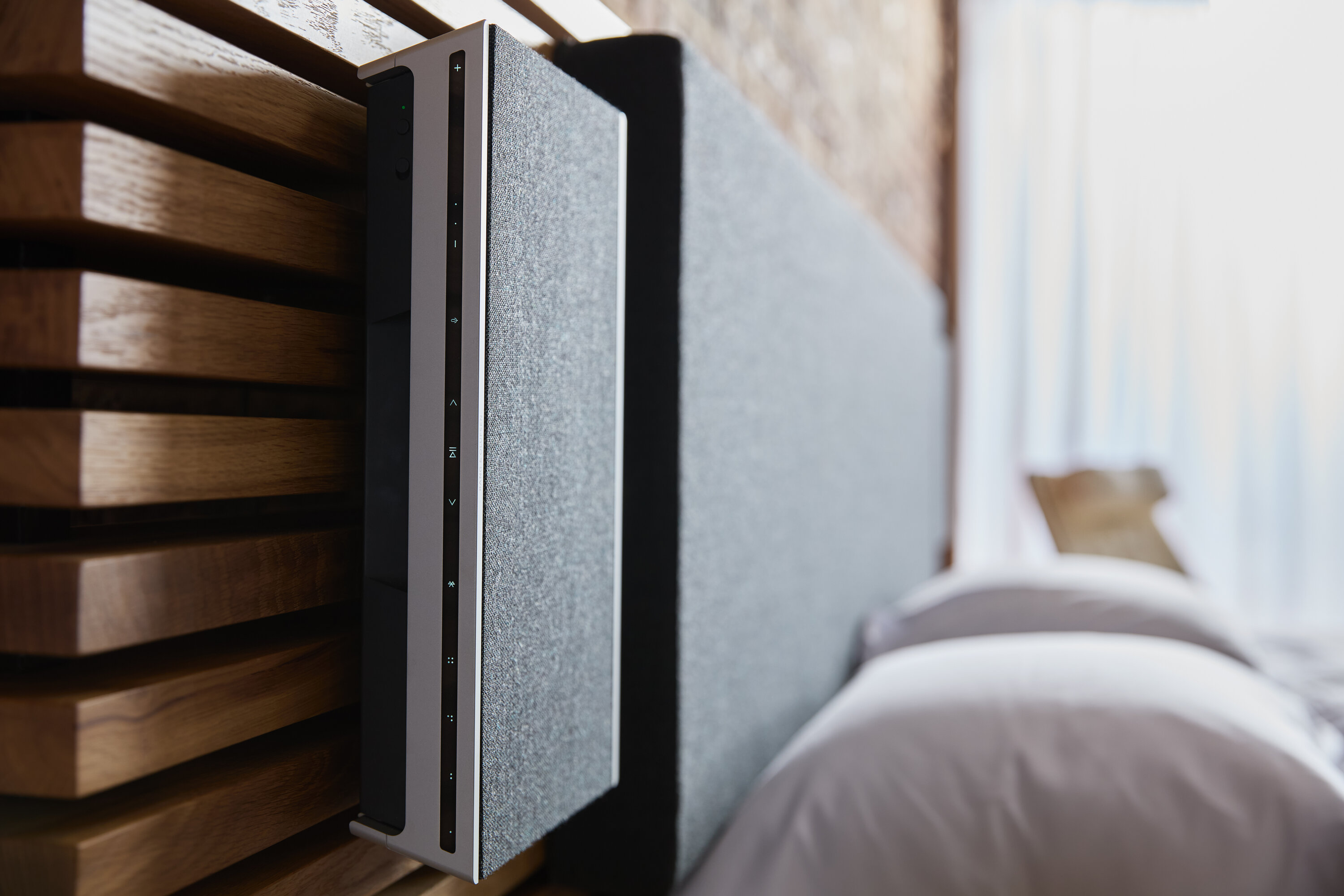 bed-adjustable-dux-bang-olufsen-pie-5.jpg