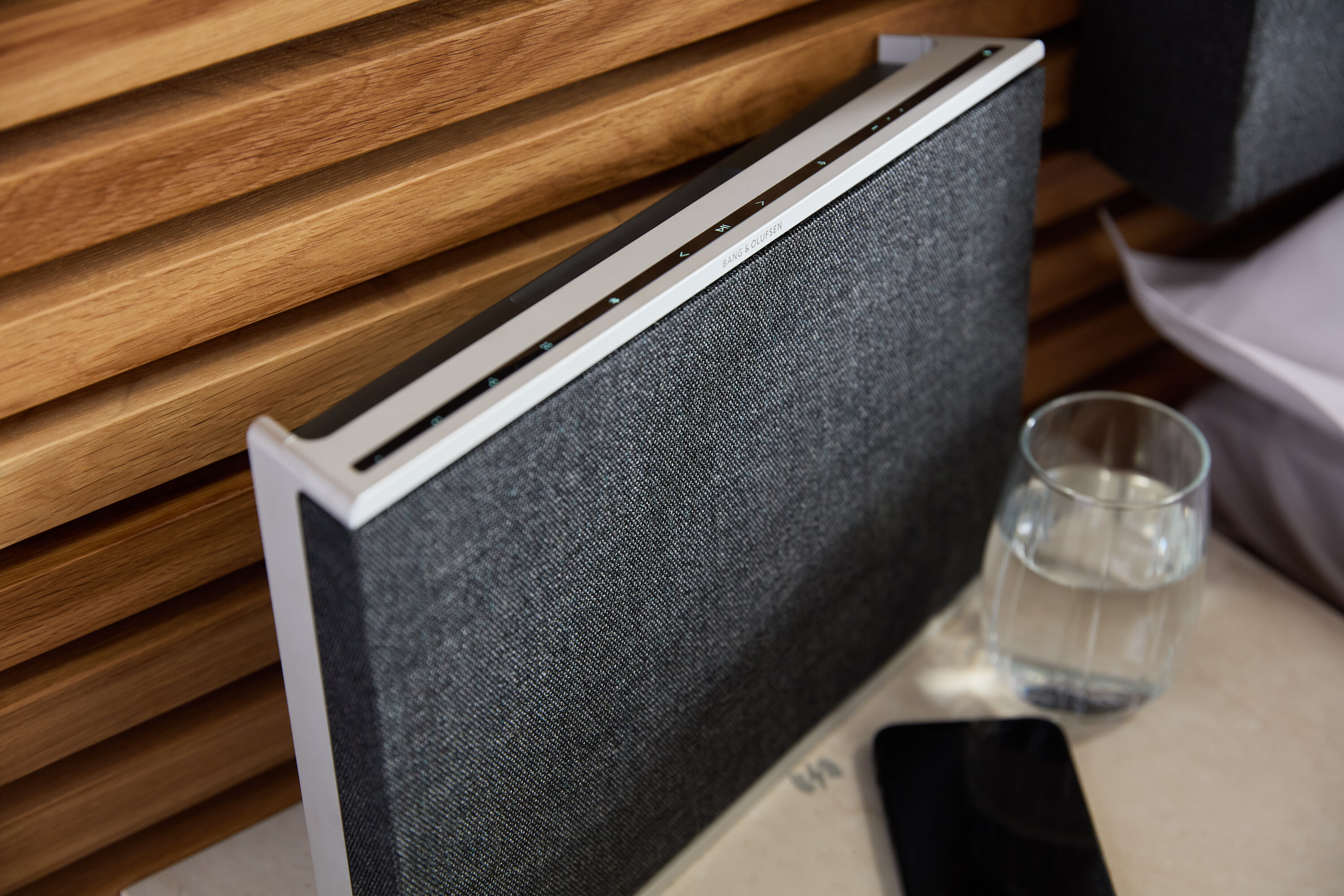 bed-adjustable-dux-bang-olufsen-pie-7.jpg